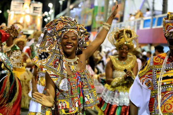 Kein leichtes Unterfangen beim Salvador-Karneval — Stockfoto