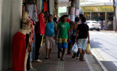 Şehir merkezinde Salvador 'da ayakkabıcılar var.