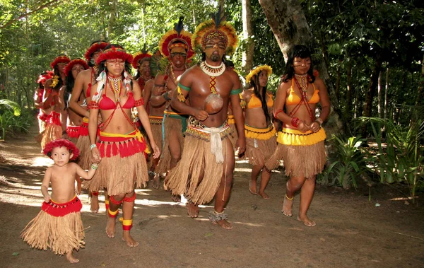 Pataxos indios en el pueblo de la jaca — Foto de Stock