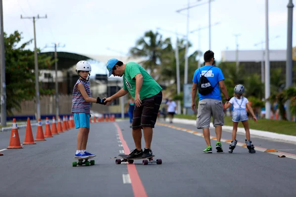 People doing outdoor physical activity — Stock Photo, Image