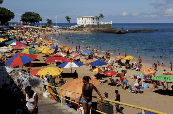 Banho de mar no porto da barra em El Salvador — Fotografia de Stock