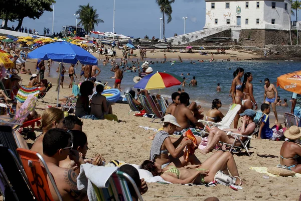 Banho de mar no porto da barra em El Salvador — Fotografia de Stock