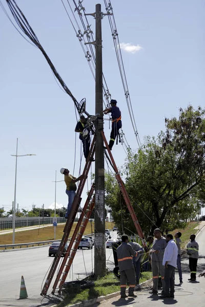 Konserwacja sieci elektrycznej w Salvador — Zdjęcie stockowe