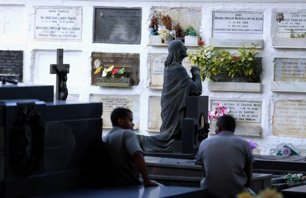 Escultura no cemitério túmulos em El Salvador — Fotografia de Stock