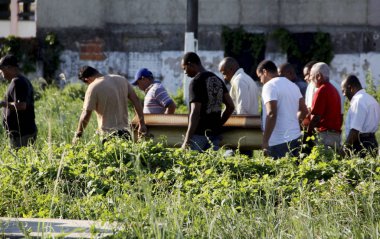 Salvador 'daki belediye mezarlığına defin