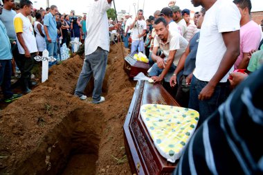 Salvador 'daki belediye mezarlığına defin