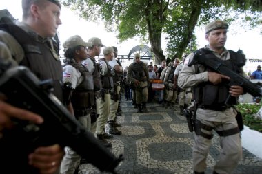 Askeri polis Salvador 'da defnedildi.