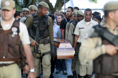 Askeri polis Salvador 'da defnedildi.