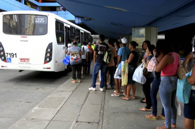 Salvador 'daki Lapa İstasyonu yolcuları