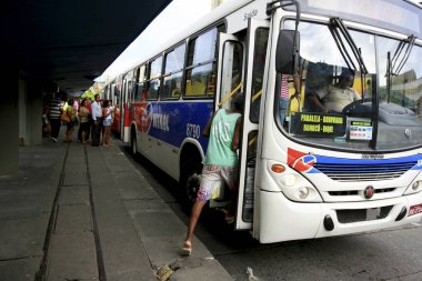Salvador 'daki Lapa İstasyonu yolcuları