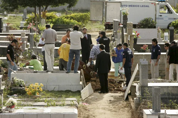 Exhumación del cuerpo adjunto en Bahia — Foto de Stock