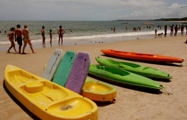 Güvenli limanda kiralık kano