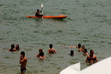 Güvenli limanda kiralık kano