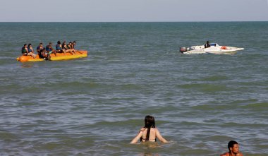 Güvenli limanda kiralık kano