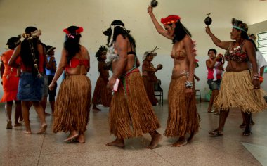 Toplantı sırasında yerli kadınlar