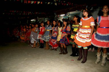 Öğrenciler Eun-apolis 'te çete çalışması yapıyor.