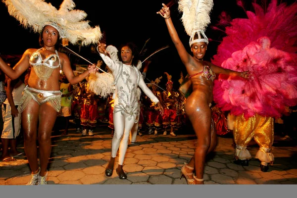 Caravelas 'taki karnavalda samba okulu. — Stok fotoğraf