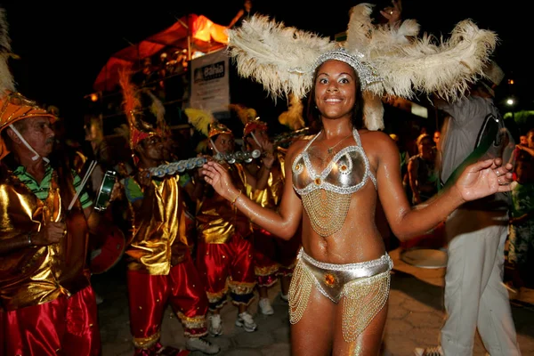 Escola de samba no carnaval em caravelas — Fotografia de Stock