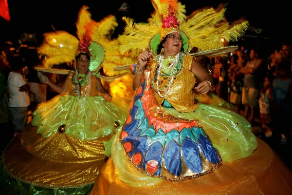 Caravelas 'taki karnavalda samba okulu. — Stok fotoğraf