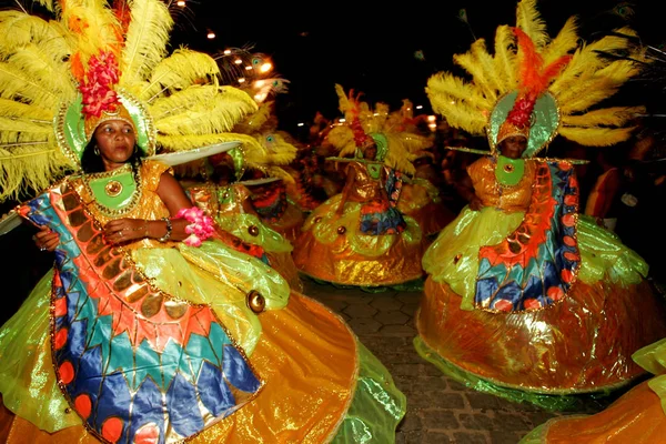 Samba school op carnaval in caravelas — Stockfoto