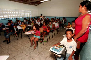 Devlet okulunda kalabalık bir sınıf