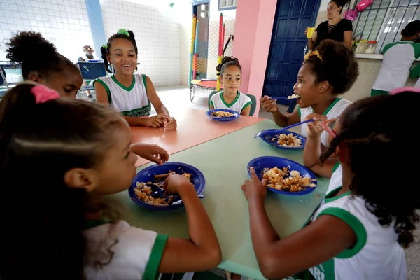 Nourriture dans les écoles publiques à Bahia — Photo