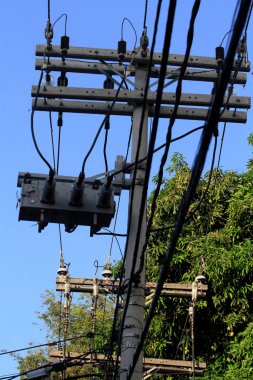 elektrik direği dönüştürücüsü