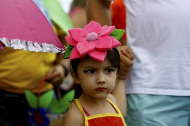Çocuklar bahar festivalinde