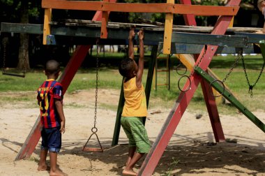 çocuklar oyun alanında oyun