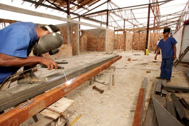 ? Porto seguro havaalanı yenileme işçileri