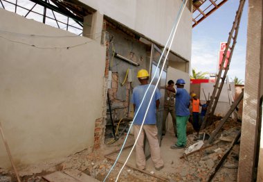 ? Porto seguro havaalanı yenileme işçileri