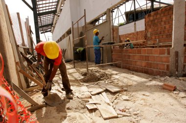 ? Porto seguro havaalanı yenileme işçileri