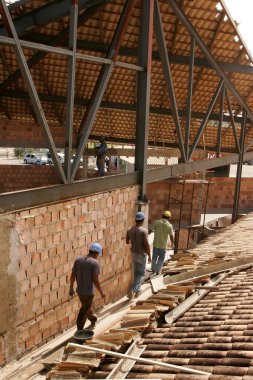 ? Porto seguro havaalanı yenileme işçileri