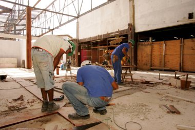 ? Porto seguro havaalanı yenileme işçileri