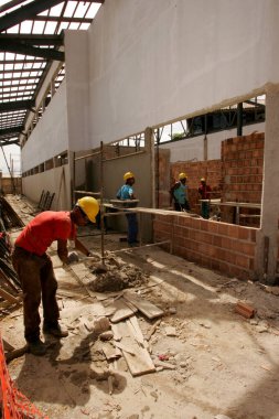 ? Porto seguro havaalanı yenileme işçileri