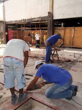 ? Porto seguro havaalanı yenileme işçileri