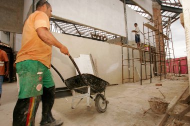 ? Porto seguro havaalanı yenileme işçileri