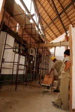 ? Porto seguro havaalanı yenileme işçileri