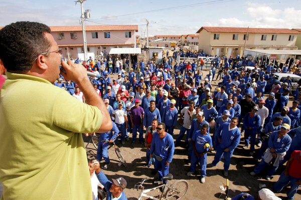 забастовка рабочих на стройплощадке

