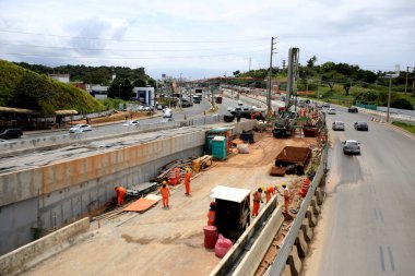 Salvador, Bahia / Brezilya - 17 Eylül 2016: işçiler Salvador şehrinde metro hattının ikinci hattında çalışırken görüldü. 