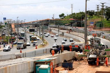 Salvador, Bahia / Brezilya - 17 Eylül 2016: işçiler Salvador şehrinde metro hattının ikinci hattında çalışırken görüldü. 