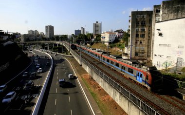 Salvador, Bahia, Brezilya - 12 Haziran 2016: Salvador şehrinin Bonoc bölgesindeki Metro Hat 1 manzarası. Sistem Ccr Bahia tarafından yönetiliyor..