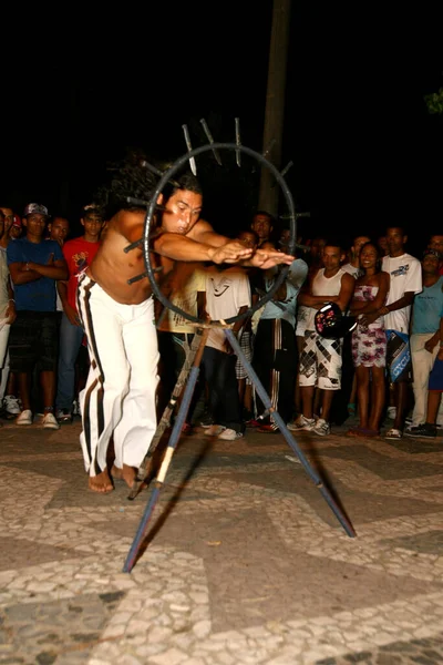 Ilheus Bahia Brasil Diciembre 2011 Artista Callejero Levanta Vida Saltando — Foto de Stock