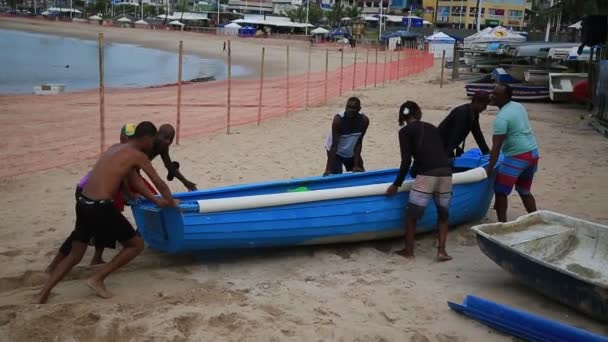 Salvador Bahia Brasilien Mars 2020 Fiskare Upprepade Båt Från Itapua — Stockvideo