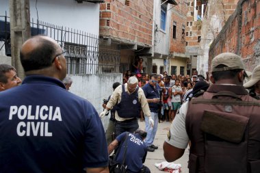 Salvador, Bahia / Brezilya - 23 Ocak 2013: Salvador 'daki Polemica mahallesinde genç bir adamın 20 kurşunla öldürüldüğü suç mahalli.