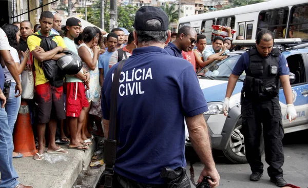 Salvador Bahia Brazilský Srpna 2014 Techničtí Policisté Vyšetřují Tělo Zavražděného — Stock fotografie