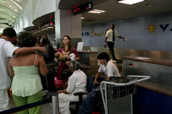 Salvador Bahia Brazil Lipca 2006 Pasażerowie Linii Lotniczych Varig Czekają — Zdjęcie stockowe