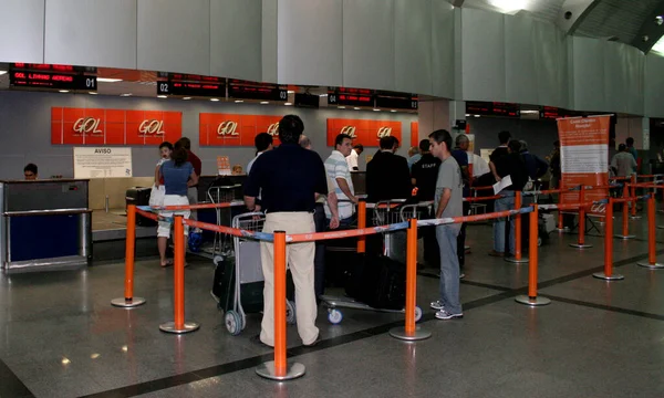 Salvador Bahia Brazil Lipca 2006 Pasażerowie Linii Lotniczych Gol Czekają — Zdjęcie stockowe