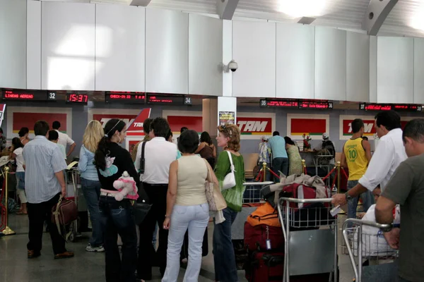Salvador Bahia Brazil Lipca 2006 Pasażerowie Linii Lotniczych Tam Czekają — Zdjęcie stockowe