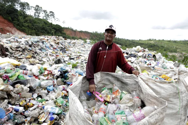 Catu Bahia Brazil Мая 2019 Года Человек Замечен Собирающим Материал — стоковое фото